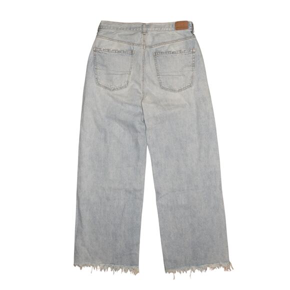 AMERICAN EAGLE NEW $50 Light Wash Distressed Raw Hem Skater‎ Jean Size 6 Short - Picture 2 of 4